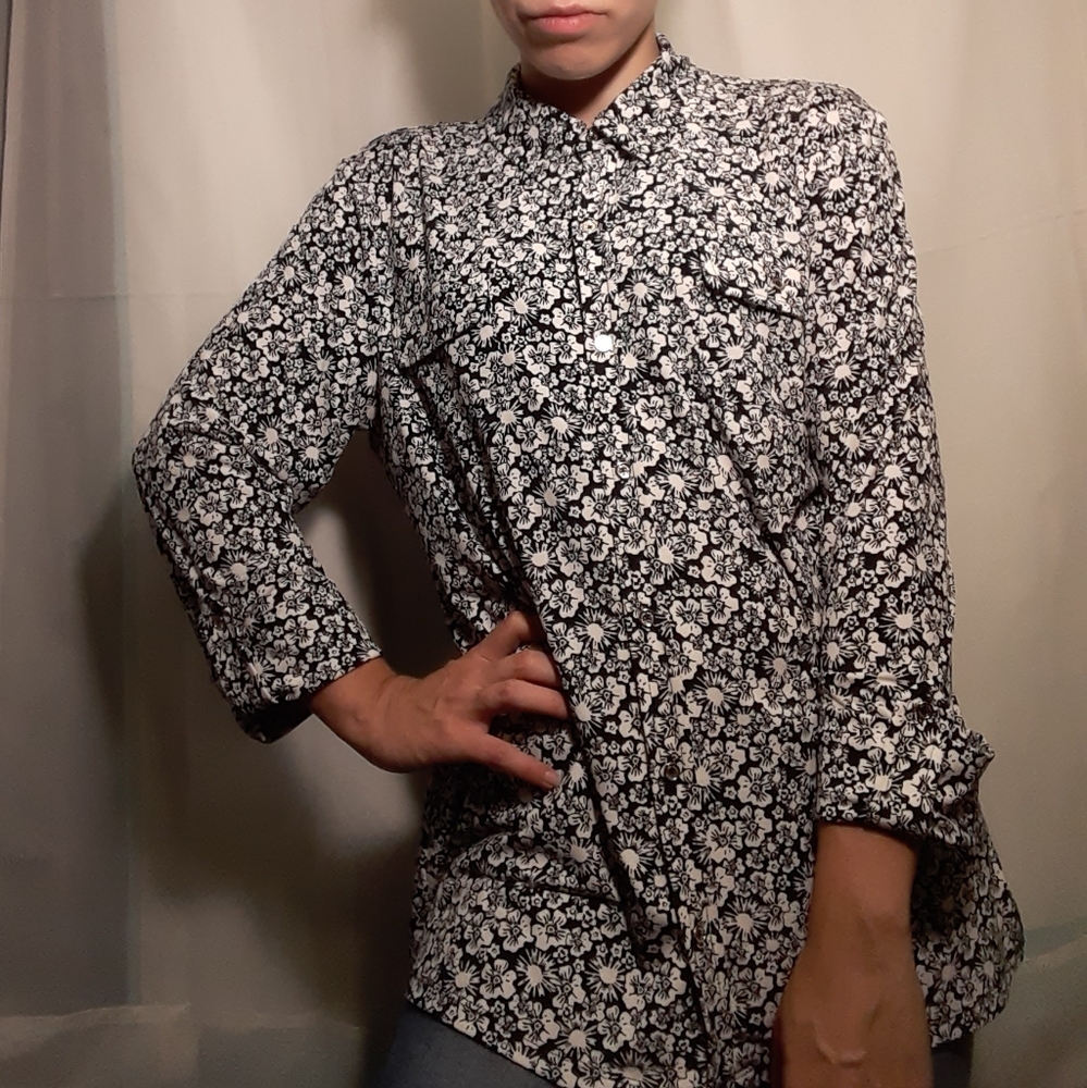 Karl Lagerfeld Paris black&white floral blouse